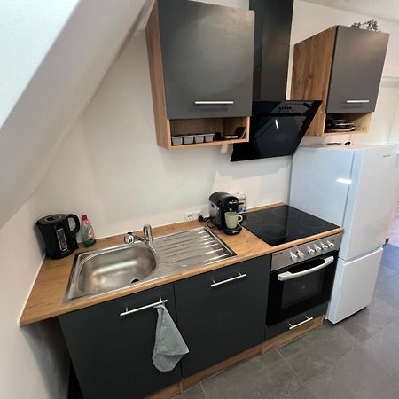 Moderne Wohnung Karlsruhe Neureut, Fussbodenheizung - Regendusche - Waschmaschine - Stellplatz Esterno foto