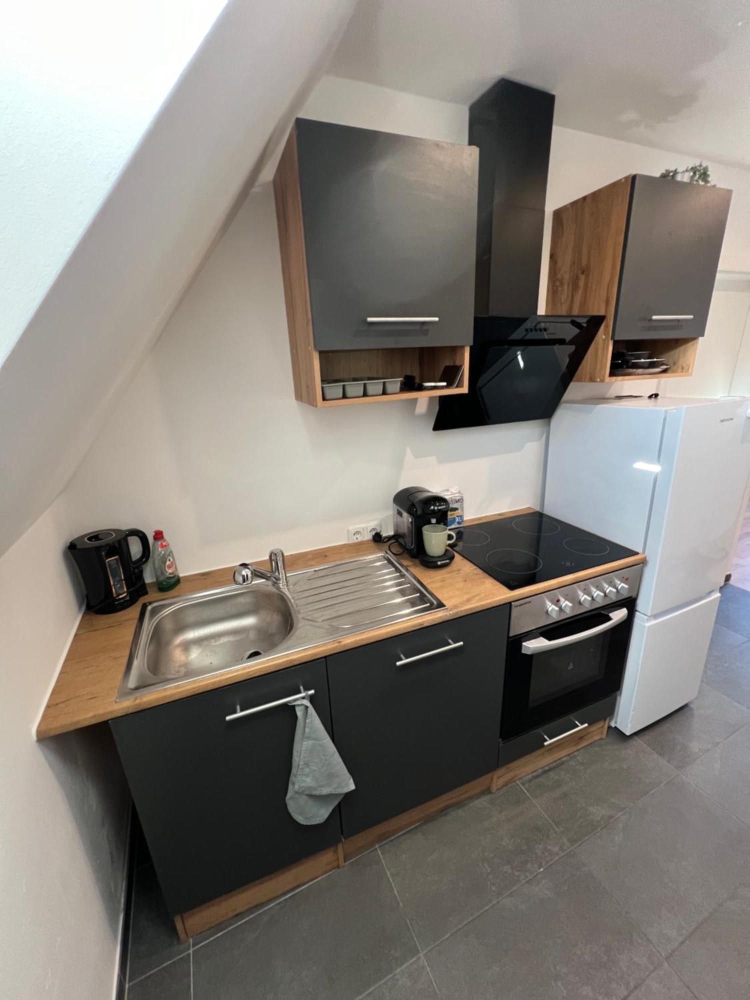 Moderne Wohnung Karlsruhe Neureut, Fussbodenheizung - Regendusche - Waschmaschine - Stellplatz Esterno foto