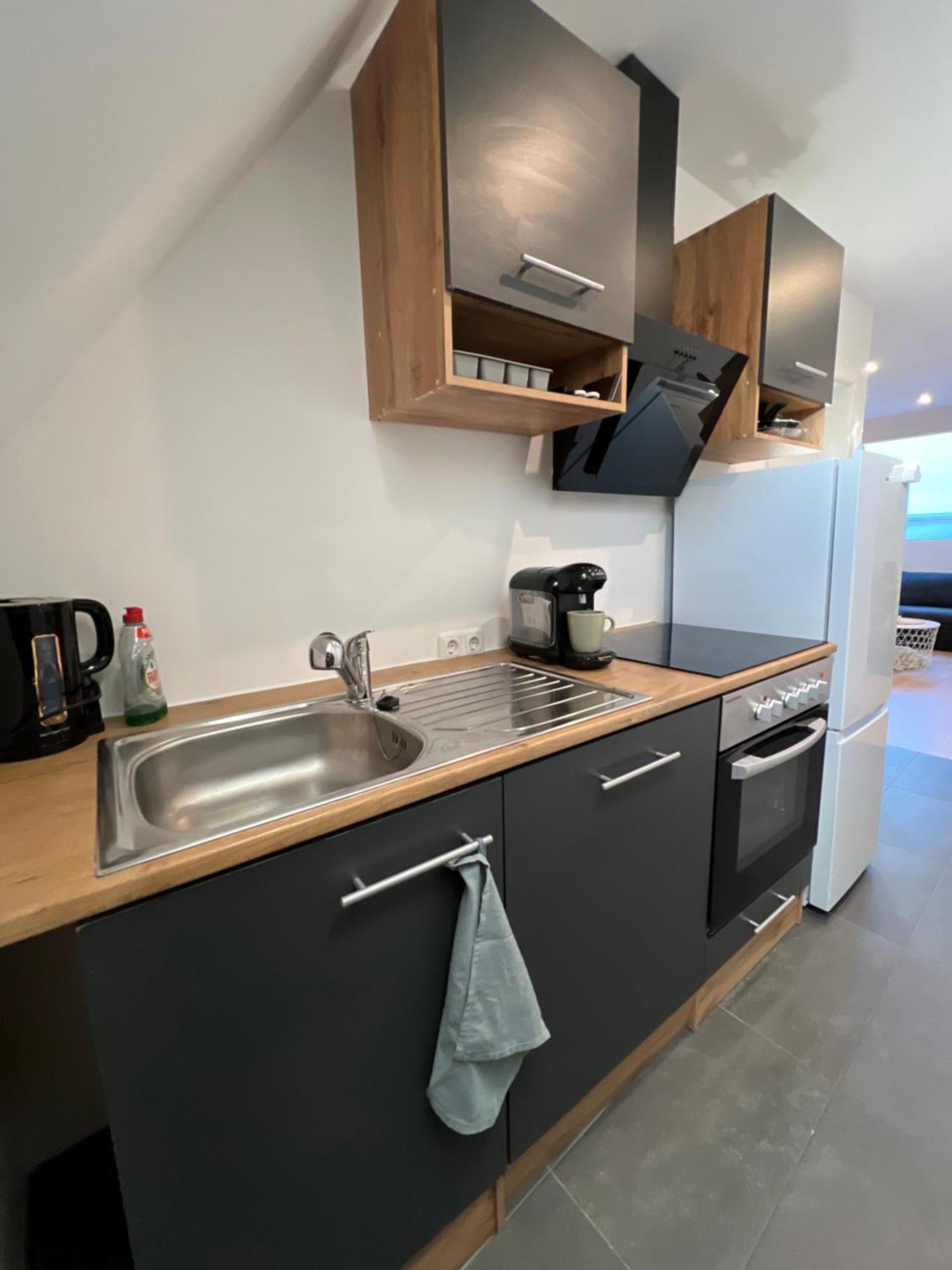 Moderne Wohnung Karlsruhe Neureut, Fussbodenheizung - Regendusche - Waschmaschine - Stellplatz Esterno foto